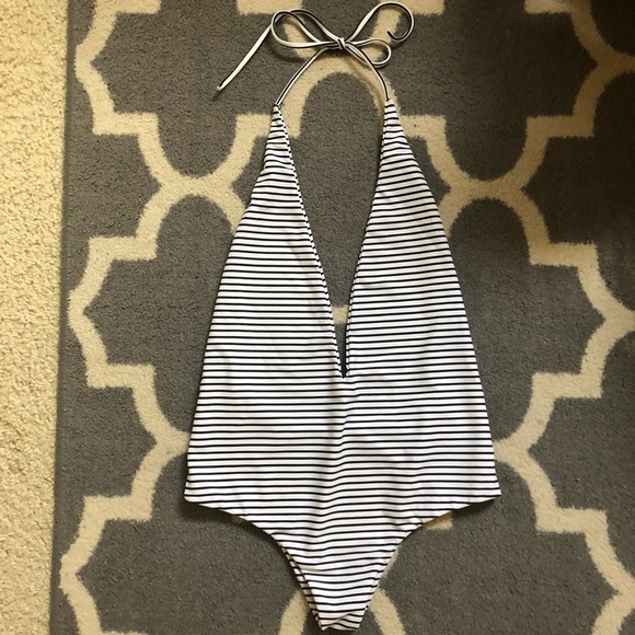 Mikoh Hinano one piece bikini - Picture 2 of 6